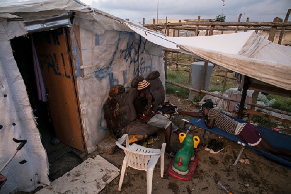 Two migrants talking at the San Ferdinando camp before its destruction