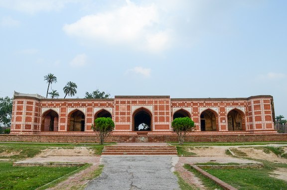 Tomb of Nur Jahan title=