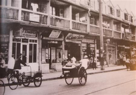 Black-and-white photo of a street in the 'Shanghai ghetto,' c. 1943