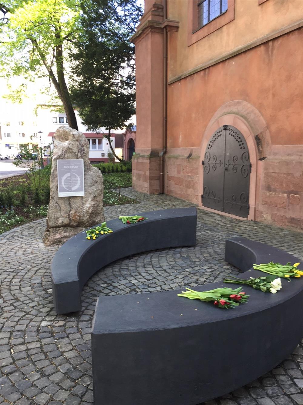 Two black stone curved benches at the Mainz Place of Mourning