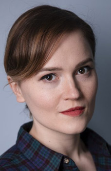Veronica Roth's headshot